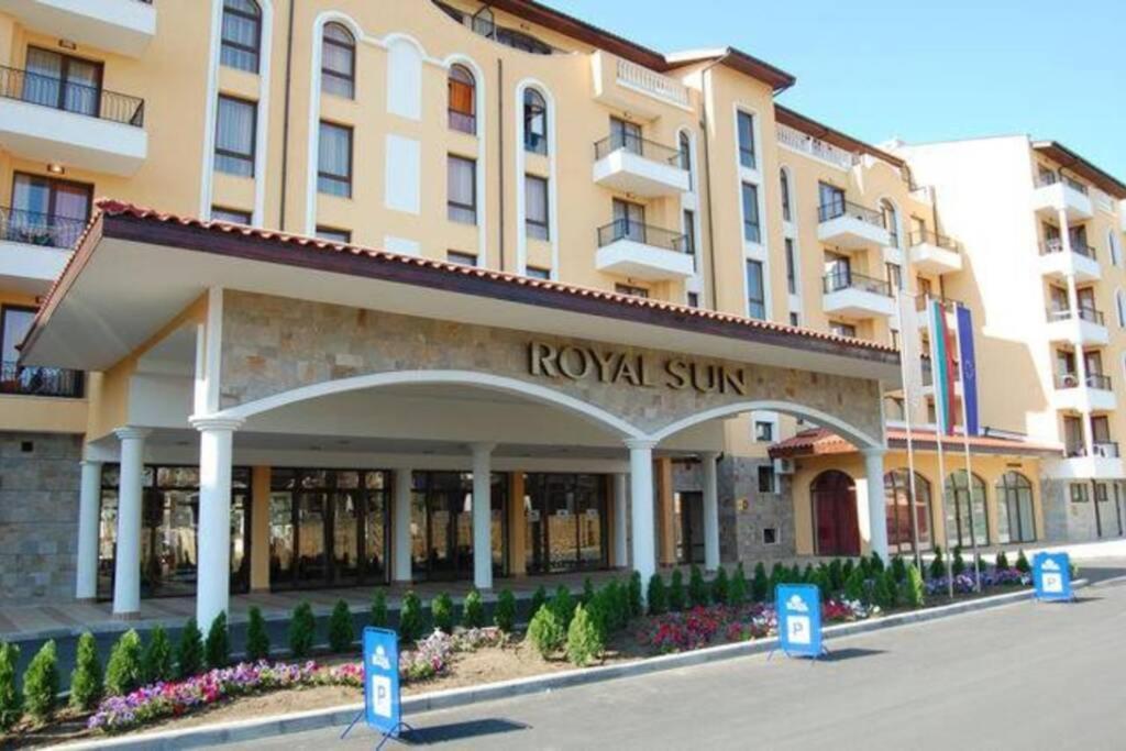 Апартаменты Royal Sun, 6 People, 600 M From The Sea Солнечный берег